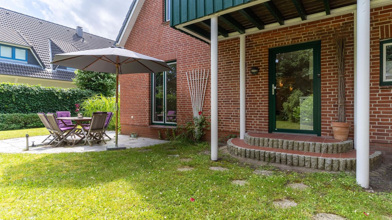 Terrasse und Wohnungseingang Terrasse und Wohnungseingang